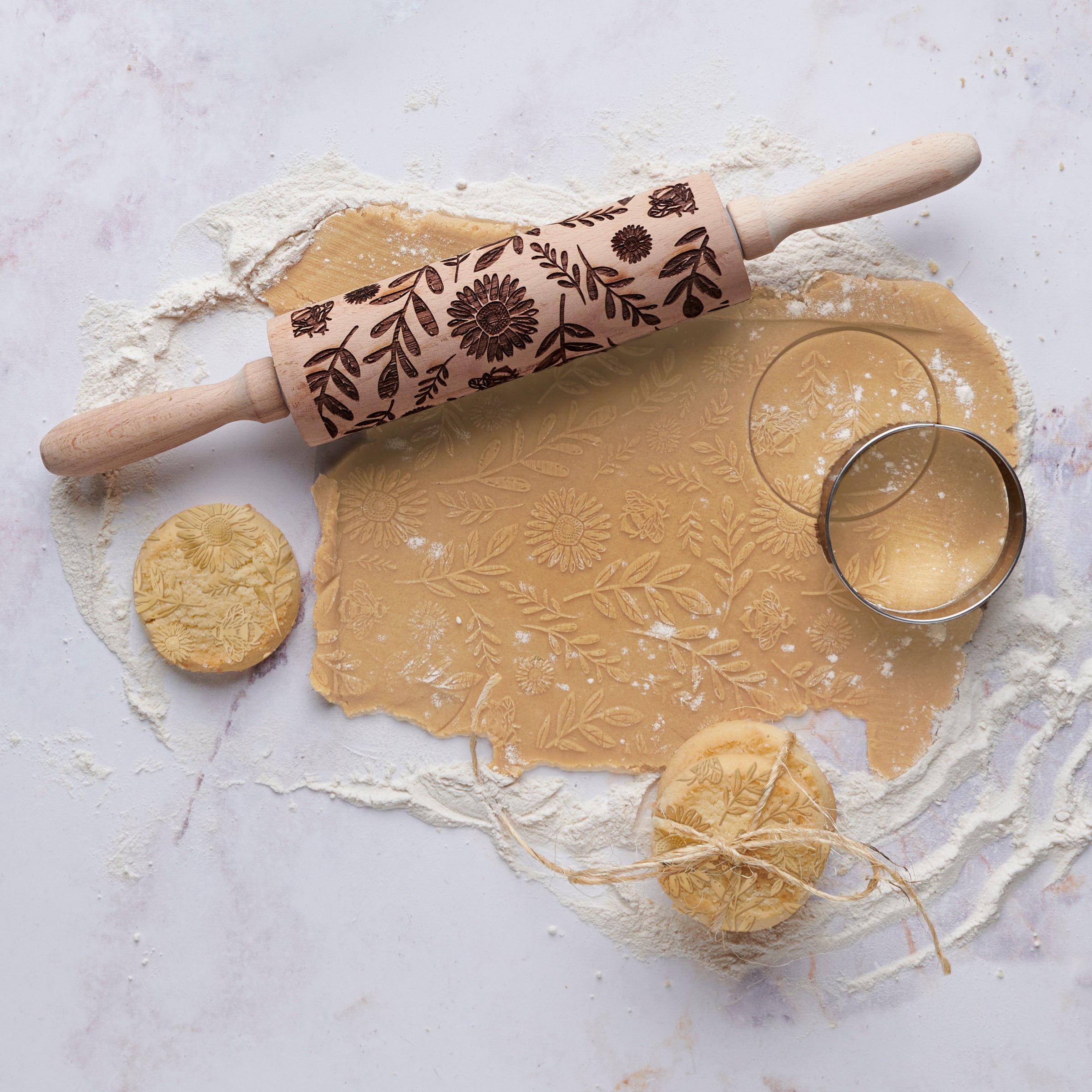 Floral Embossed Rolling Pin | Bees and Florals Design  | 13.75" x 2"